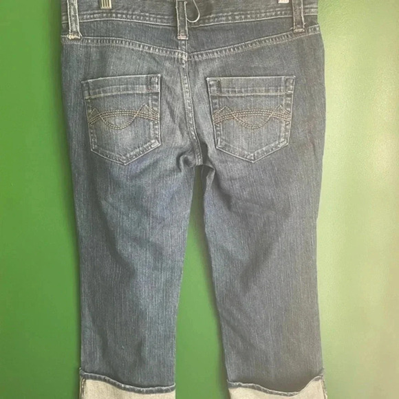 CLEARANCE! Mossimo Crop Low Rise Jeans Blue Denim Size 8 EUC - Picture 3 of 4